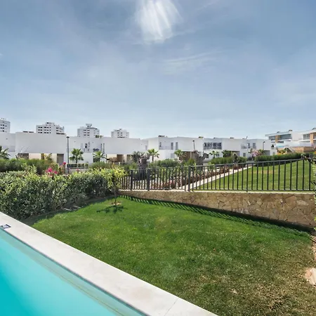 Holiday Bonanza By Interhome 度假居 *